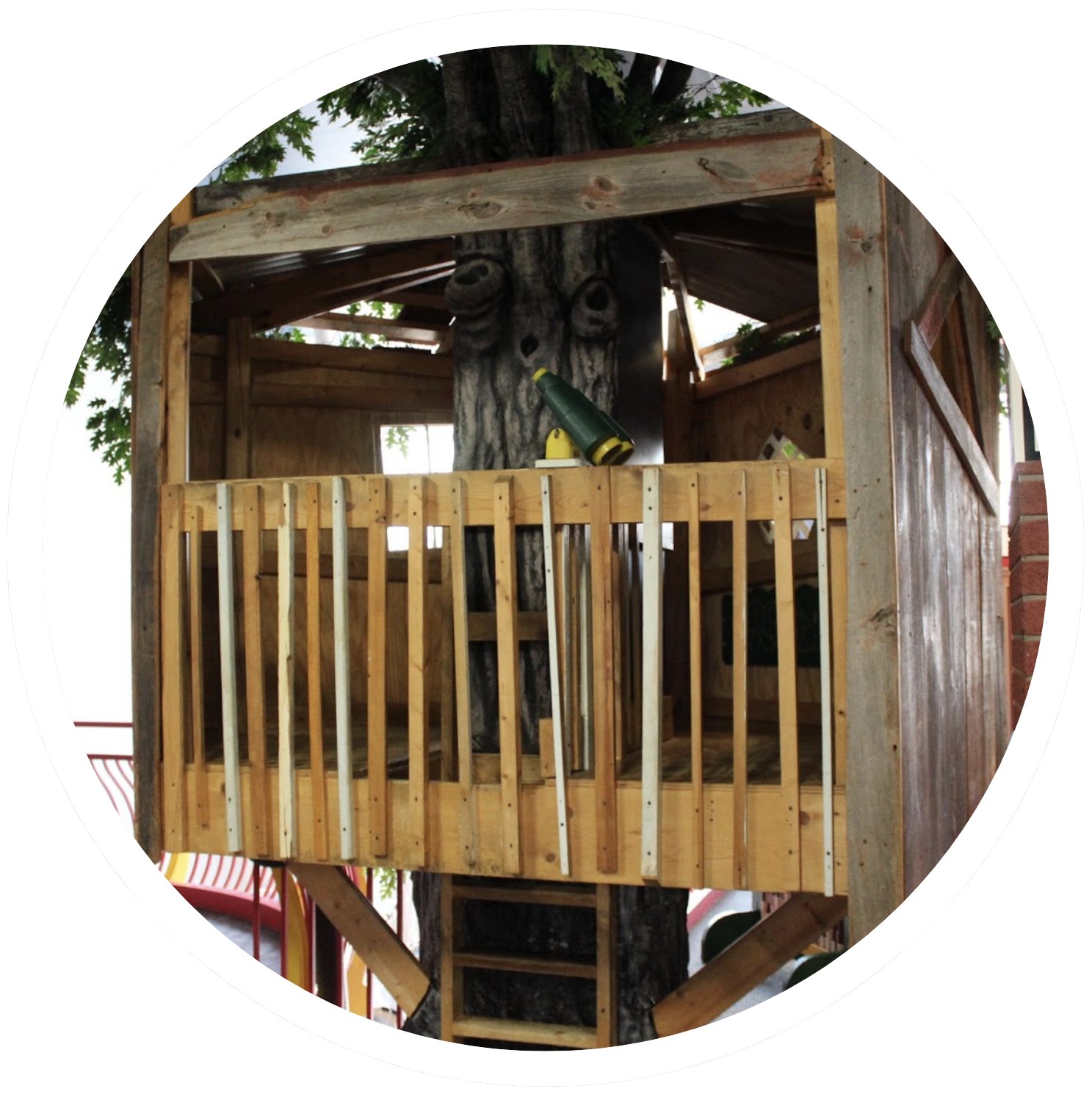 Clickable icon leading to Treehouse exhibit